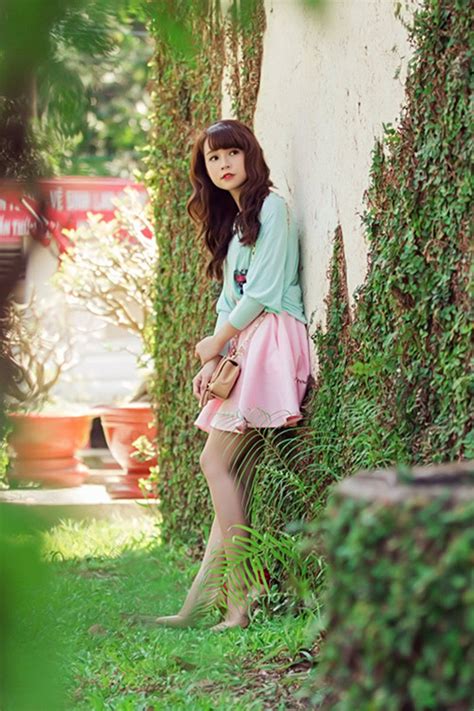 Những hình ảnh hot girl Sam trong quyến rũ với áo sơ mi kết hợp chân váy Thư viện Ảnh đẹp hot