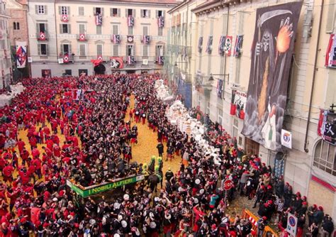 Da Ivrea Ad Acireale Sar Un Marted Grasso Di Sfilate