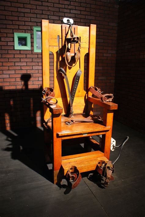 Tennessee Governor Approves Return to Electric Chair For Executions