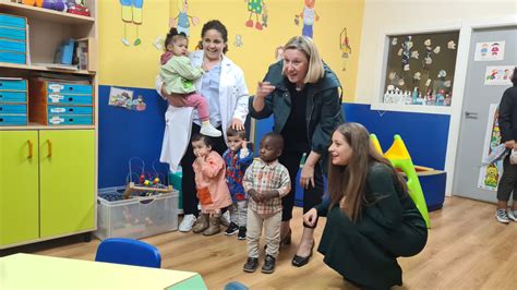 Fotos Visita De La Consejera De Familia Al Hogar De La Esperanza De