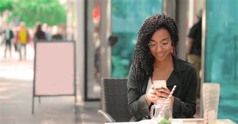 Bon plan Le forfait La Poste Mobile 60 Go à 10 99 avec un mois