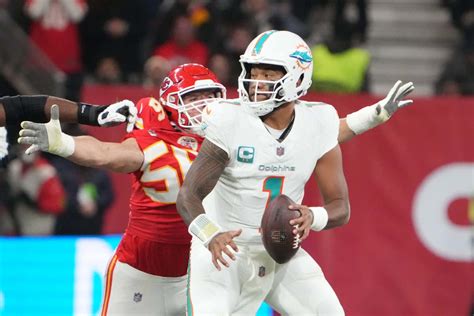 Kansas City Chiefs Vs Miami Dolphins Wild Card Showdown In Frigid