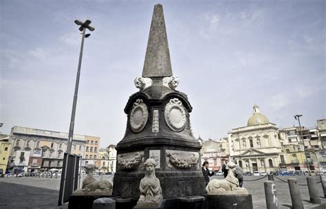 Le Fontane Restaurate Di Piazza Mercato La Repubblica