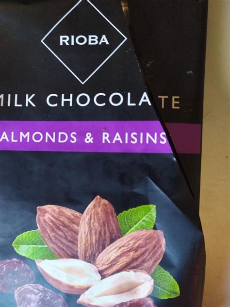 Шоколад молочный з мигдалем та родзинками Milk Chocolate Almond ...