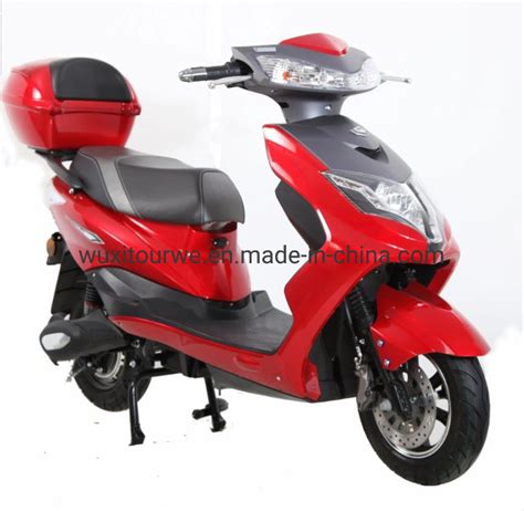 EEC Certificate Hot Sold Electric Scooter Electric Bike Chaowei Battery Cst Tire Long Range