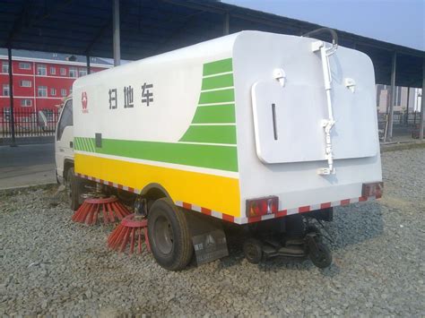 Sinotruk Liters Dust Suppression Street Sweeper Sweeping Water