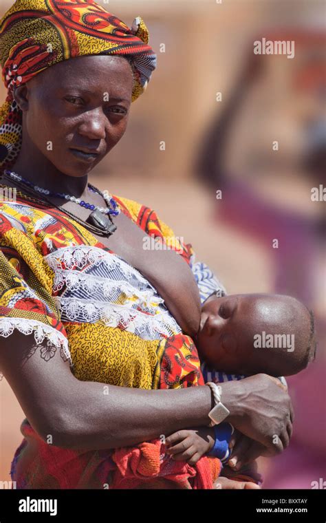 Allaitement Maternel Africaines Banque De Photographies Et Dimages