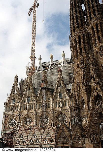 The Basilica I Temple Expiatori De La Sagrada Familia Sagrada Familia