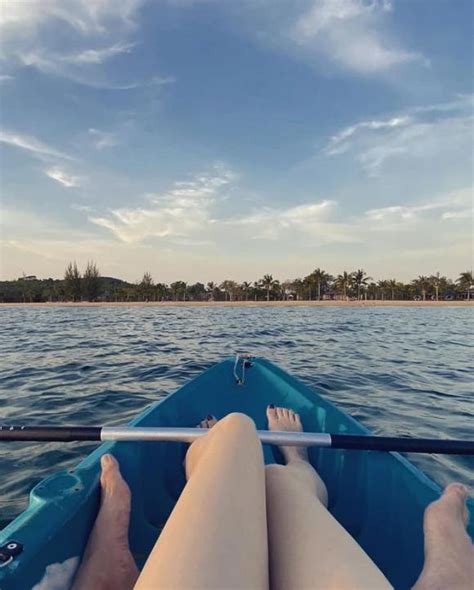 Linh Rin diện bikini nóng bỏng đi du lịch biển cùng chồng sắp cưới Phillip Nguyễn