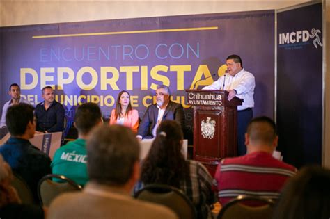 Entrega Gobierno Municipal estímulos económicos a atletas participantes