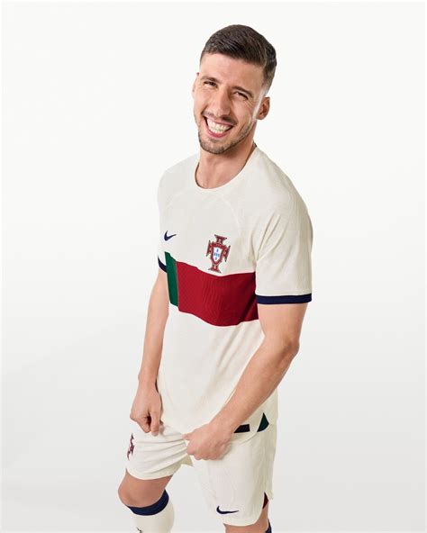 Con Cristiano Ronaldo Selección de Portugal presentó las camisetas que