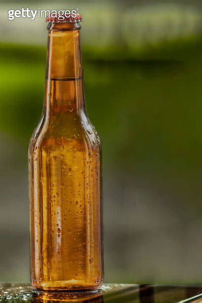 Beer bottle with water drops with reflected 이미지 1604609838 게티이미지뱅크