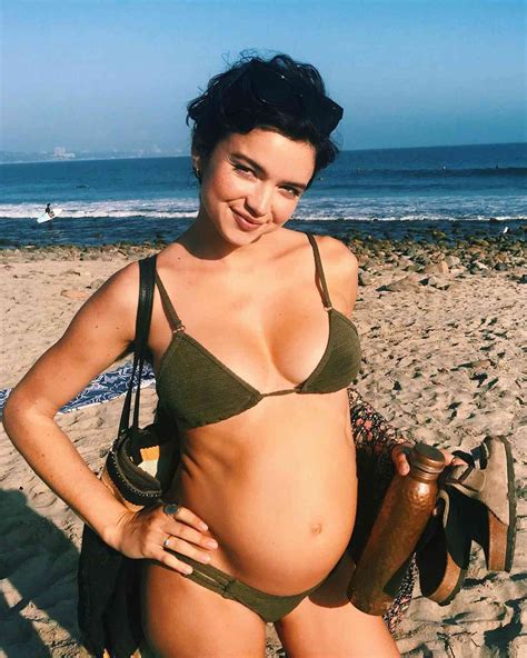 The Bachelor S Bekah Martinez Shares Baby Bump Pic In A Bikini