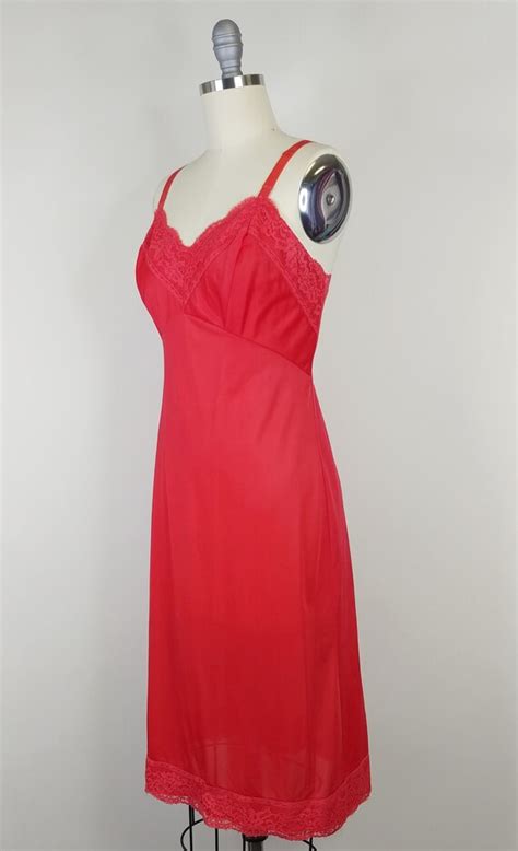 S Pinehurst Lingerie Red Nylon Full Slip Vintag Gem
