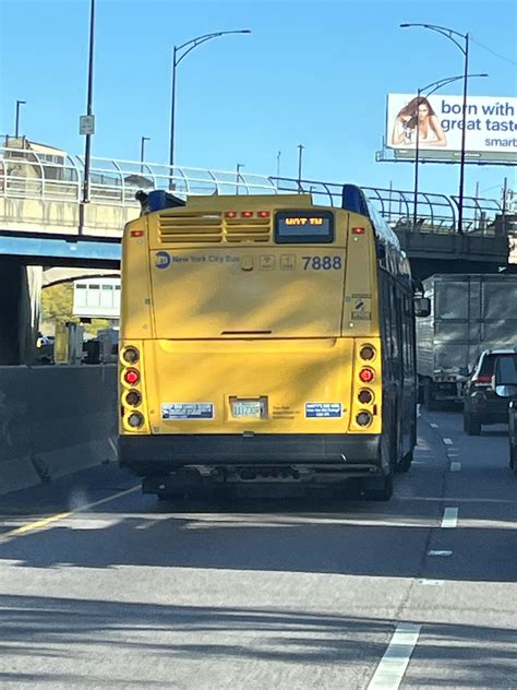 NYC bus spotted on the Kennedy yesterday : r/chicago