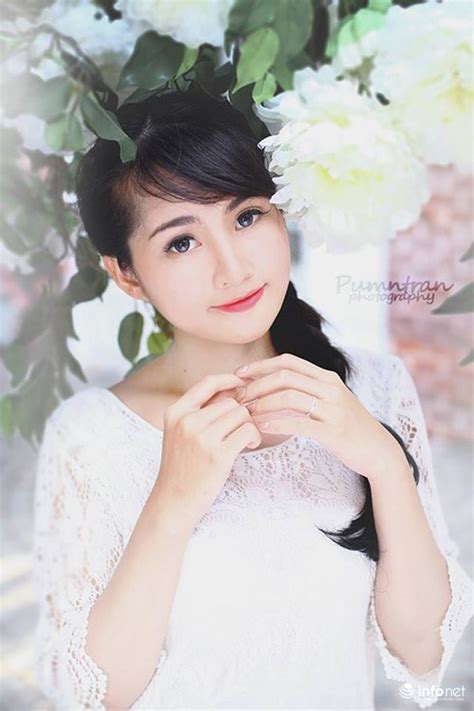 Bộ ảnh song sinh ấn tượng của hot girl Ngoại thương