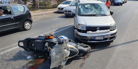 Scontro Tra Auto E Moto A Messina Enne Gravemente Ferito A Un