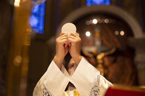 Holy Eucharist Awakens Desire For The Priesthood The Bishop S Bulletin