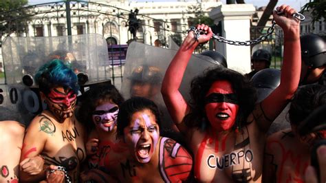 Marcha 25n En Contra De La Violencia Contra La Mujer En El Perú