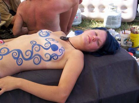 Bonnaroo Naked Girl Body Paint Body Painting I Don T K Flickr