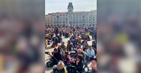 Trieste Migliaia Di Manifestanti No Green Pass In Piazza Unit D