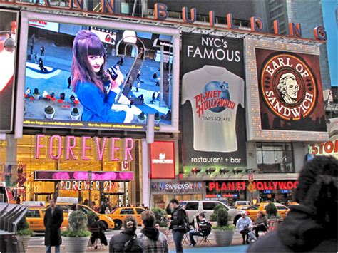 Forever 21 Goes Interactive In Times Square Digital Signage Universe