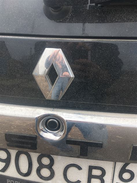 Колпачки на передние стойки Рено Дастер, заглушка замка багажника ...