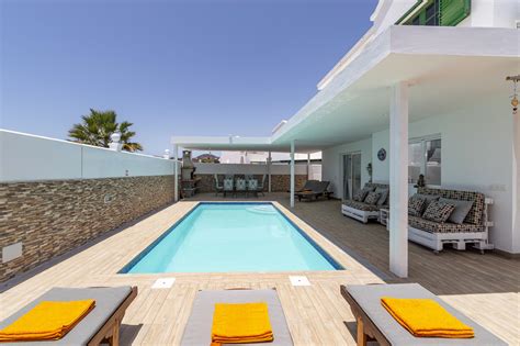 Villa Deluxe In Puerto del Carmen, Lanzarote | Villa Plus