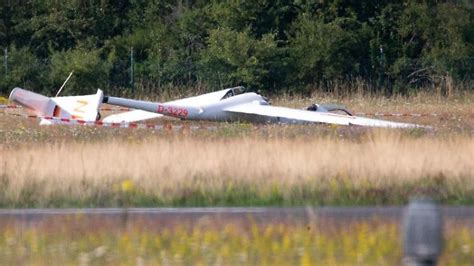 Nordrhein Westfalen Segelflugzeug stürzt ab Junge Pilotin schwer