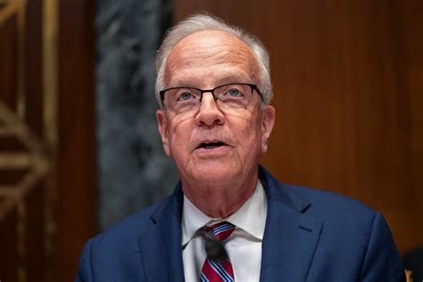 US senators propose bill aimed at shortening airport security lines