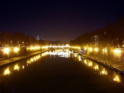 Il Tevere Da Ponte Sisto Roma Tiber By Night Bufia Flickr