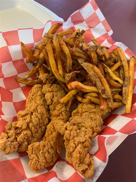 Kids Chicken Tenders | BroadStreet Diner