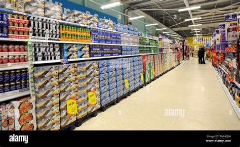 Tesco aisle uk Fotos und Bildmaterial in hoher Auflösung Alamy