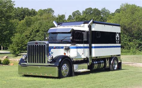 184 Best Images About Big Rigs Customs And Rvs On Pinterest