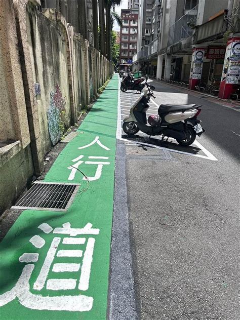 北市巷弄人行道、機車停車格畫一起 當地民眾驚呼「奇觀」 生活 中時