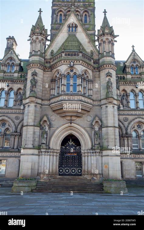 Entrance Bradford City Hall Yorkshire Hi Res Stock Photography And