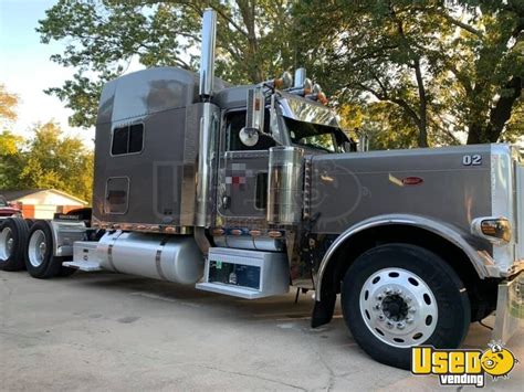 Ready To Haul Neat 2008 Peterbilt 389 Sleeper Cab Semi Truck For Sale