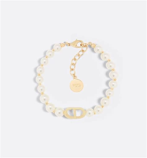 30 Montaigne Bracelet Gold Finish Metal And White Resin Pearls Dior Dior Bracelets Dior