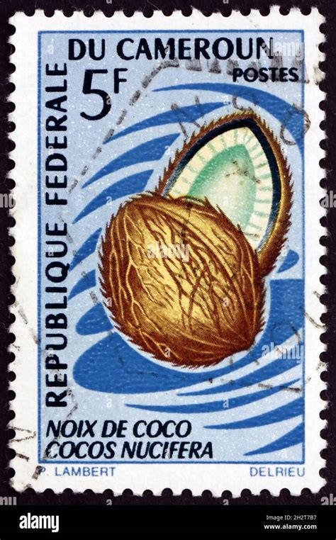 CAMEROUN VERS 1967 Un timbre imprimé au Cameroun montre la noix de