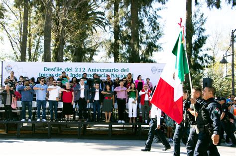 Tecatenses disfrutan del tradicional Desfile Cívico Militar de