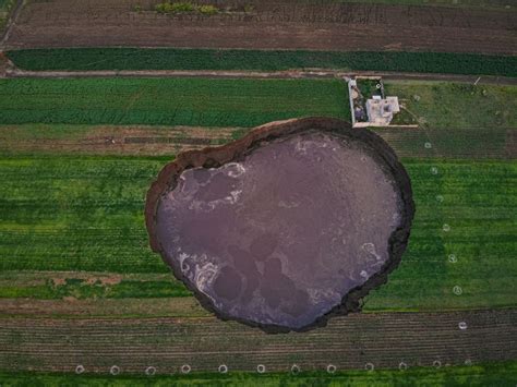 As imagens da cratera no México que cresce diariamente e já chegou a