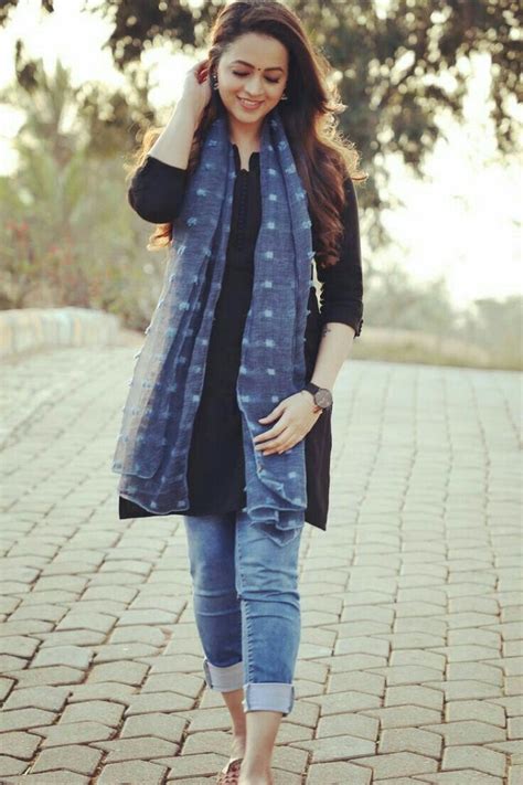 aiti vaiya kurti  jeans casual outfit black kurta  jeans