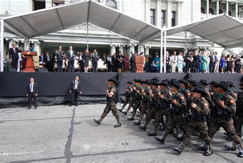 Presidente Bernardo Arévalo Este es un Ejército al servicio de su