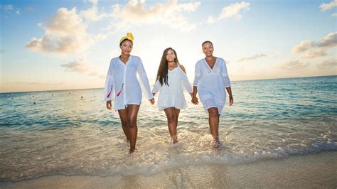 Family Beach Photos Outfits: Styling Tips for Capturing Fond Memories