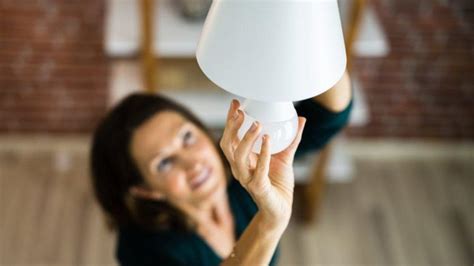 tanda lampu  rumah perlu segera diganti haruskah menunggu mati