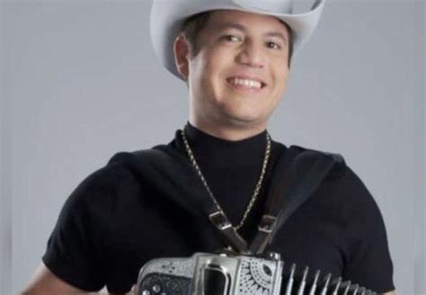 Banda Ms Estrena El Sencillo Tu Perfume Claudiaperalta