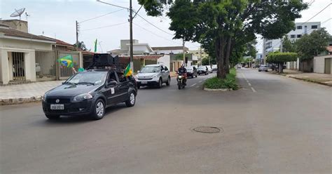 G Manifestantes Fazem Carreata Contra Dilma Rousseff Em Patos De