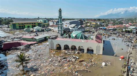 Indonesien Viele Tote Und Verletzte Nach Tsunami Tagesschau De