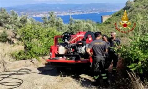 Incendio Vegetazione Nel Messinese In Corso L Estinzione Degli Ultimi