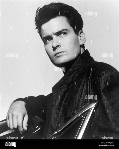 Emilio estevez charlie sheen men Black and White Stock Photos & Images ...